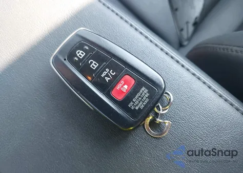 2017 Toyota Prius Prime z USA, uszkodzony, nr VIN JTDKARFP7H3048796